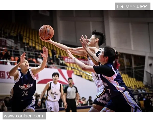 成都篮球队与广州队的激烈对决展现了篮球魅力与团队精神的完美结合